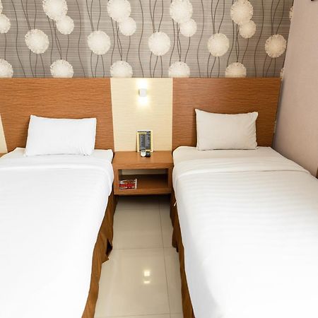 Neo Cempaka Hill Hotel เจมเบอร์ ภายนอก รูปภาพ