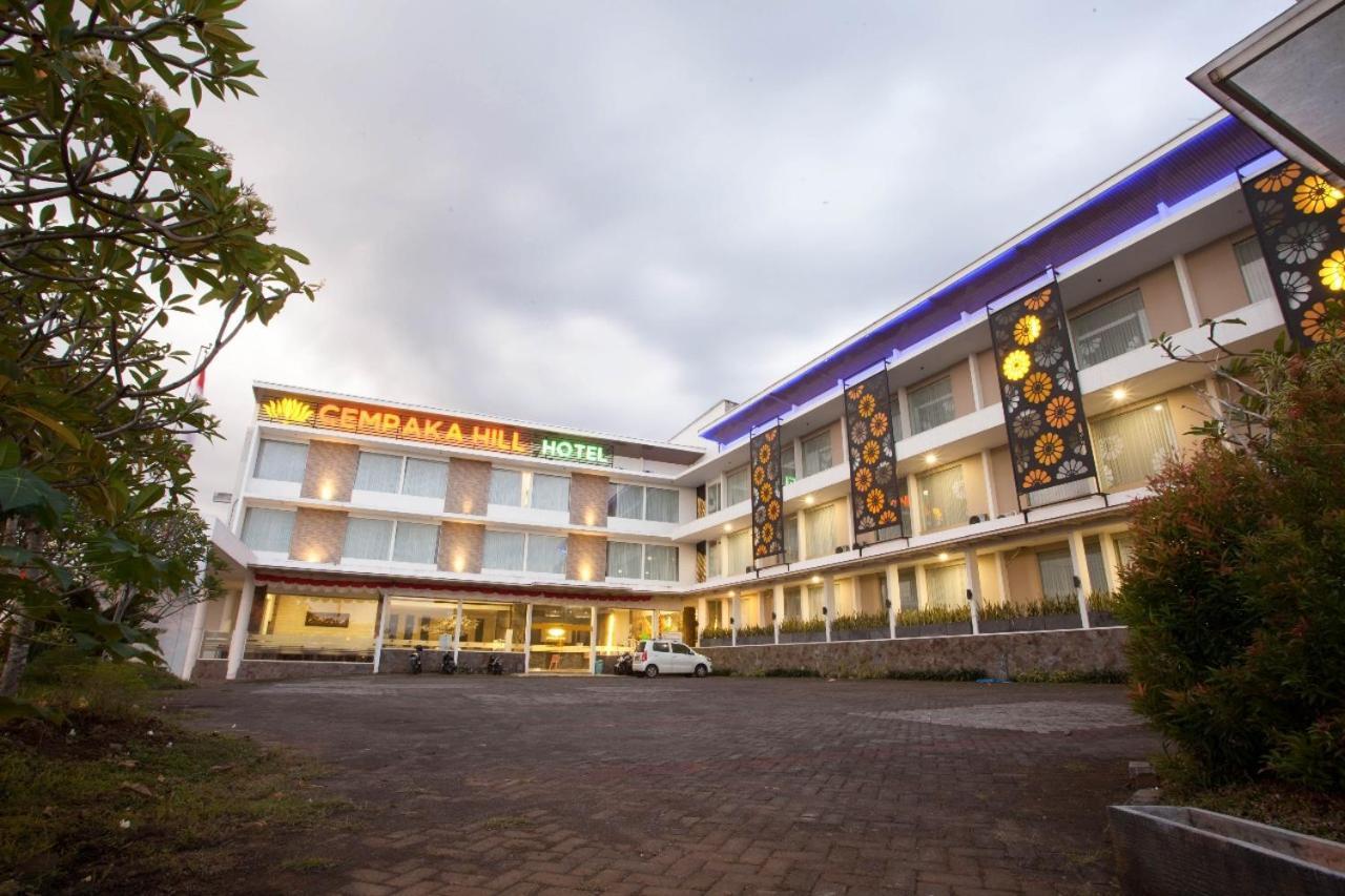 Neo Cempaka Hill Hotel เจมเบอร์ ภายนอก รูปภาพ