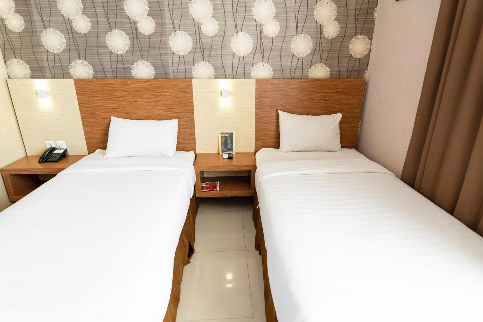 Neo Cempaka Hill Hotel เจมเบอร์ ภายนอก รูปภาพ